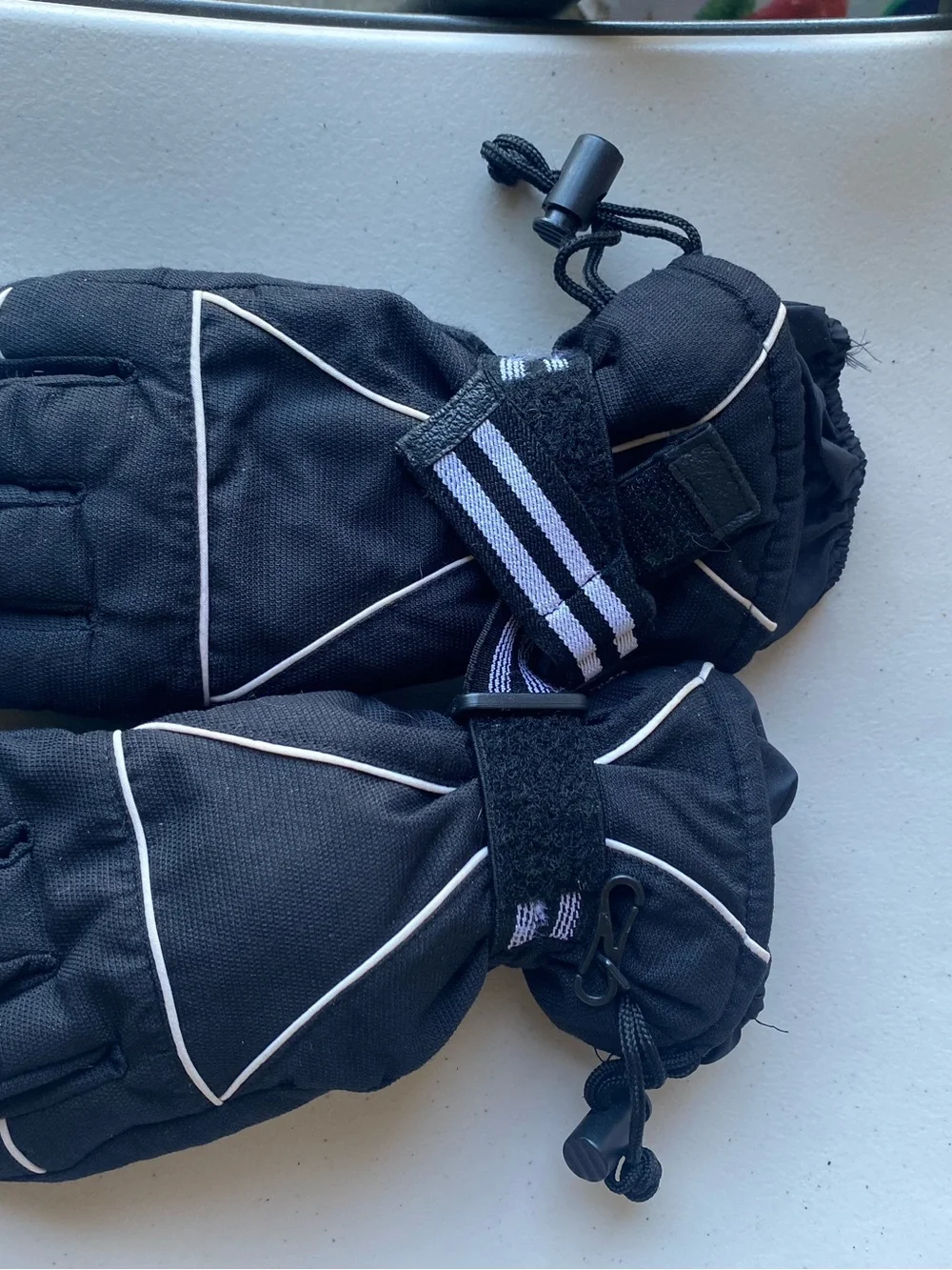 Black Insulated Kid’s Ski Mittens Gloves Size 4-7